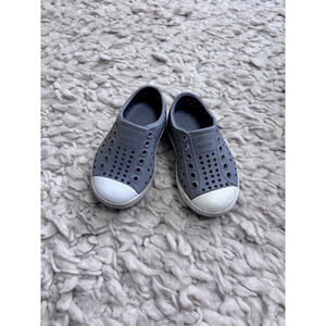 Baby Native Gray & White Jefferson Water Shoes Size 5